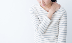 肩こりには病気が潜んでいることも!? 危険な肩こりのサイン