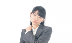 髪の毛の重さと肩こりに関係性はあるのか